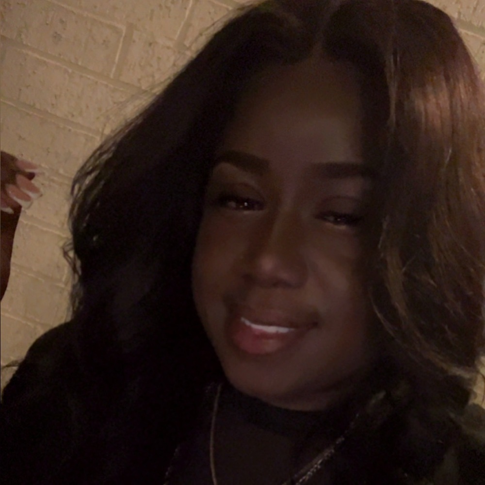 Meet your Posher, Alicia